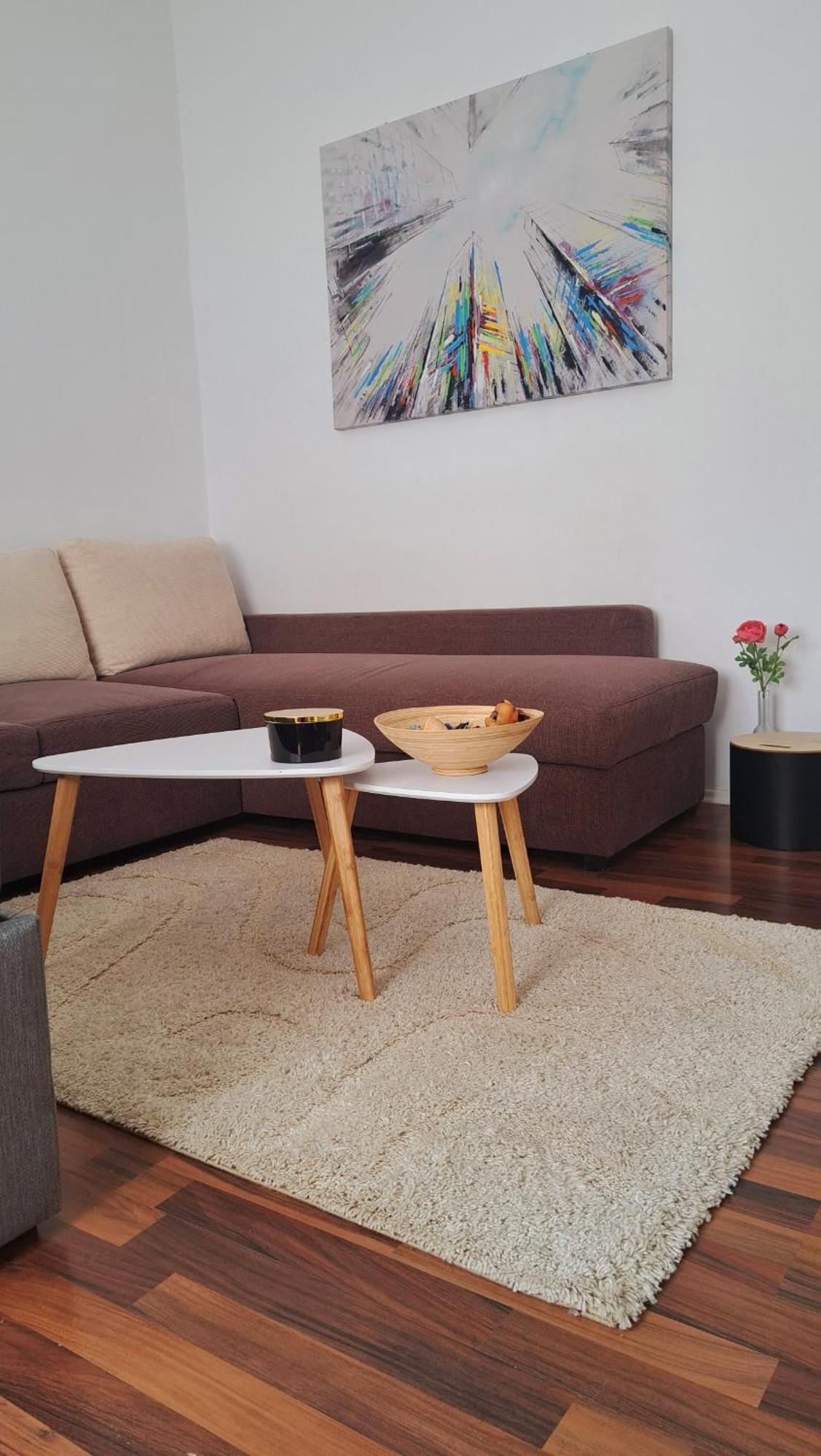 Johnny Apartment, Public Parking Nearby Apartma